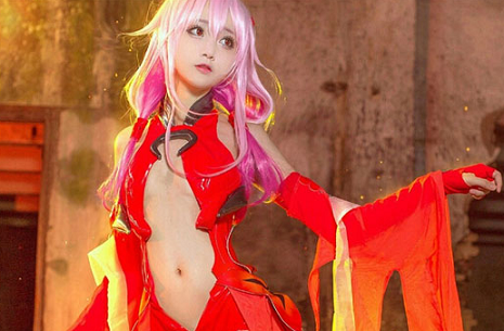 《抖音》千万粉丝女网红精彩演绎半裸楪祈cosplay