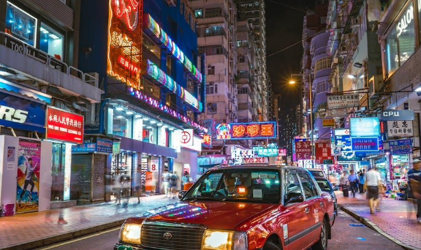 香港地区预计今年底至明年初将推出电子驾照服务，提升交通管理效率与便民出行