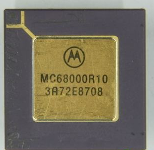 1979年，Motorola推出含有32位内部寄存器的Motorola 68000处理器